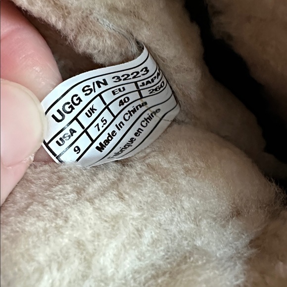 Ugg Edmonton 3223 Boots Size 9 - Picture 12 of 14